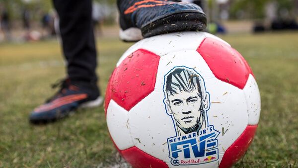 Официальный мяч футбольного турнира Neymar Jr’s Five, фото из архива - Sputnik Azərbaycan