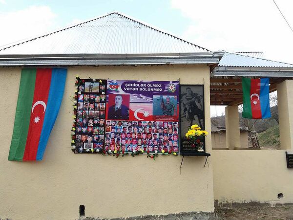 Абидовы в своем доме создали музей пямяти Бабека и других шехидов, павших за Родину Абидовы в своем доме создали музей пямяти Бабека и других шехидов, павших за Родину - Sputnik Азербайджан
