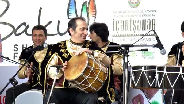 Bakı Şoppinq festivalı nağara sədaları altında açıldı - Sputnik Azərbaycan