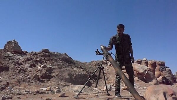 Сирийские солдаты обстреляли позиции боевиков в Дейр-эз-Зоре - Sputnik Азербайджан