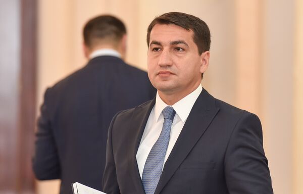 Заместитель заведующего отделом по внешней политике администрации президента Азербайджана Хикмет Гаджиев, фото из архива Заместитель заведующего отделом по внешней политике администрации президента Азербайджана Хикмет Гаджиев, фото из архива - Sputnik Azərbaycan