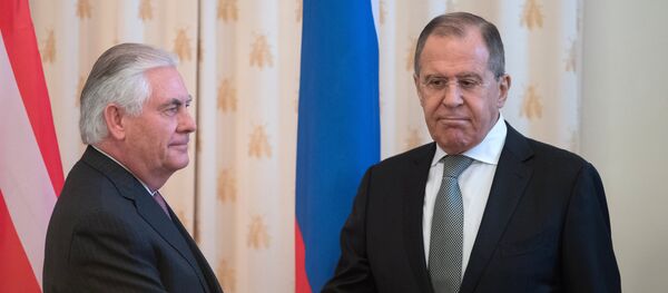 Министр иностранных дел РФ Сергей Лавров и Государственный секретарь США Рекс Тиллерсон во время переговоров в Москве. Министр иностранных дел РФ Сергей Лавров и Государственный секретарь США Рекс Тиллерсон во время переговоров в Москве. - Sputnik Азербайджан