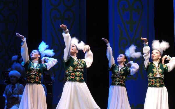 На церемонии открытия также были исполнены национальные танцы Казахстана - Sputnik Азербайджан