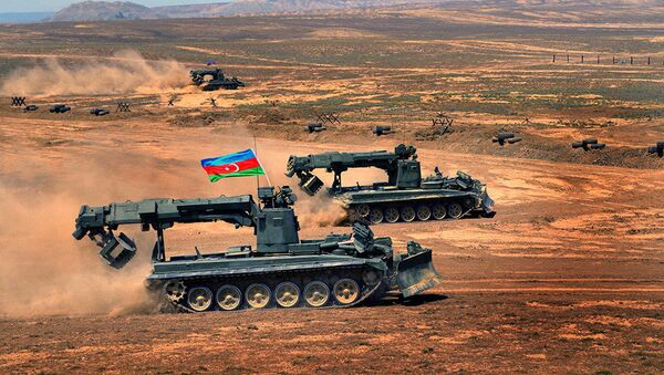Азербайджанская армия находится в постоянной боеготовности из-за неразрешённого конфликта с Арменией вокруг Нагорного Карабаха - Sputnik Азербайджан
