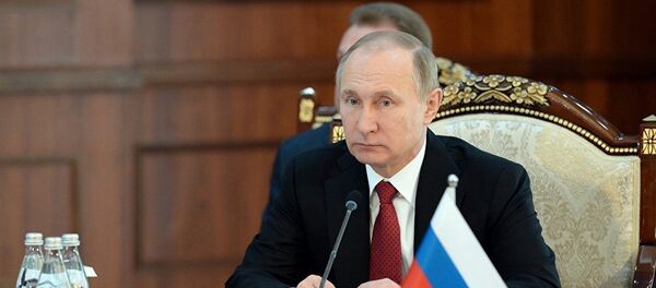 Президент РФ Владимир Путин на ВЕЭС - Sputnik Азербайджан