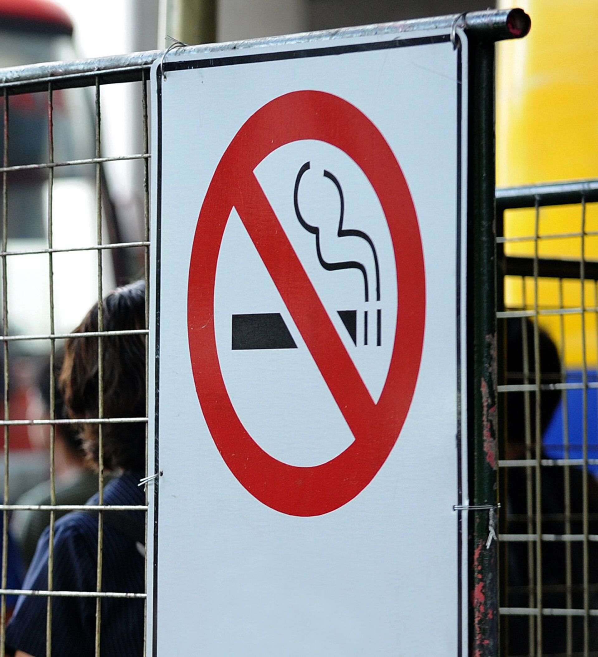 Запретят 1 июня. Запрет фото. Фото курить запрещено. Сигареты запрет фото. Запрет фото для презентации.
