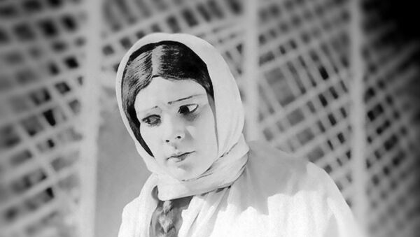 Фатма Кадри в роли Гюльбахар в спектакле Книга моей матери по пьесе Джалила Мамедгулузаде, прибл. 1926 год - Sputnik Азербайджан