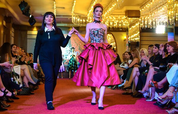 Весенний модный показ Baku Fashion Night 2017 - Sputnik Азербайджан