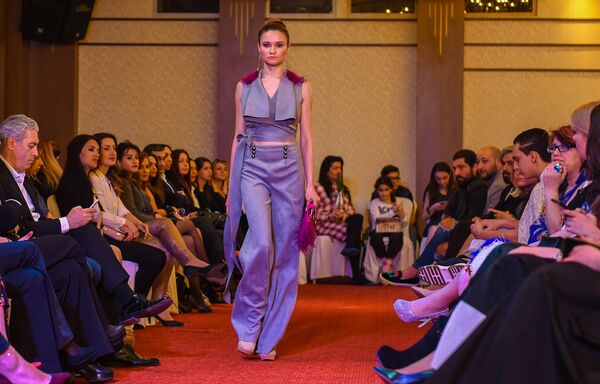 Весенний модный показ Baku Fashion Night 2017 - Sputnik Азербайджан