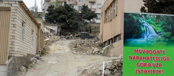 Территория, где планировалось строительство жилого дома, 15 апреля 2017 года Территория, где планировалось строительство жилого дома, 15 апреля 2017 года - Sputnik Азербайджан