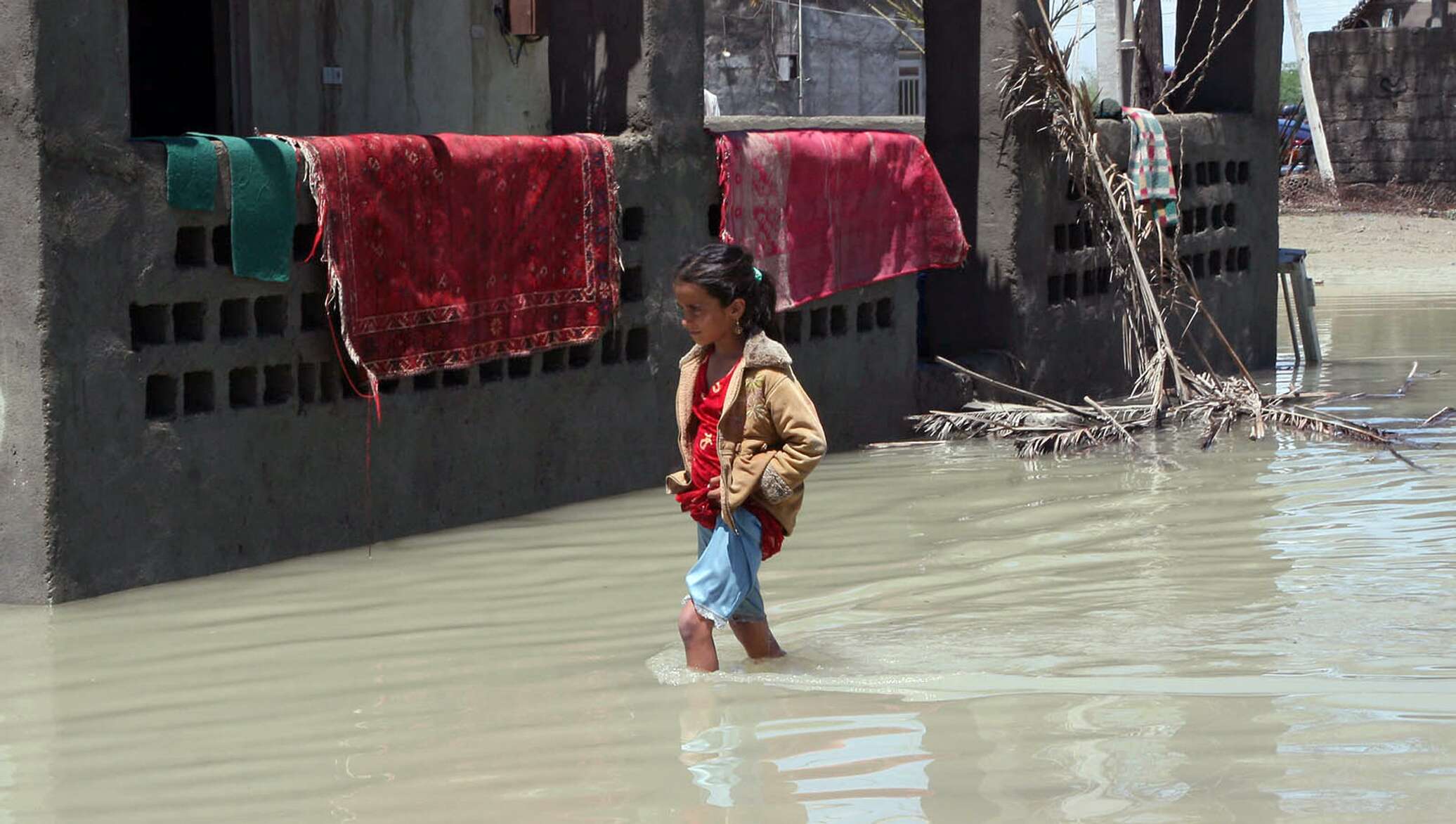 Наводнение число жертв. Пакистан после затопления. В иране в горах дожди бывают. Наводнение в китае 2021. Наводнение в германии сейчас 2021 июль.