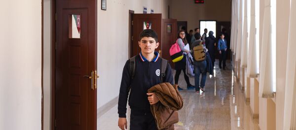 Ученики одной из средних школ Баку, фото из архива Ученики одной из средних школ Баку, фото из архива - Sputnik Азербайджан