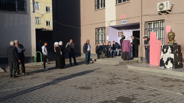 Избирательный участок Диярбакыре, Турция, 16 апреля 2017 года - Sputnik Азербайджан