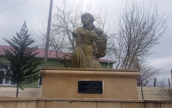 Памятник в честь шехида Гаратель Гаджимурадовой - Sputnik Азербайджан