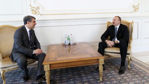 Встреча президента Азербайджана Ильхама Алиева и экс-президента Болгарии Росена Плевнелиева - Sputnik Азербайджан