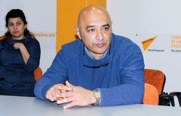 Политолог Тофик Аббасов Политолог Тофик Аббасов - Sputnik Азербайджан