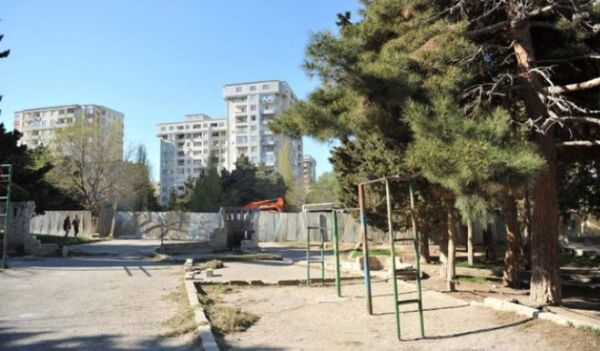 Текущая ситуация на территории Парка шехидов в Хатаинском районе Баку - Sputnik Азербайджан
