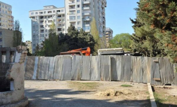 Текущая ситуация на территории Парка шехидов в Хатаинском районе Баку - Sputnik Азербайджан