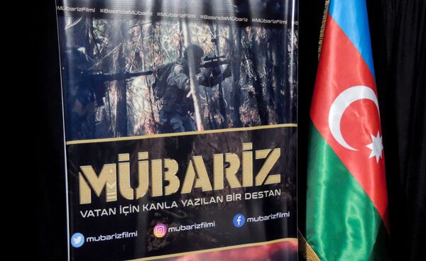 Стенд фильма Mübariz на пресс-конференции Стенд фильма Mübariz на пресс-конференции - Sputnik Азербайджан