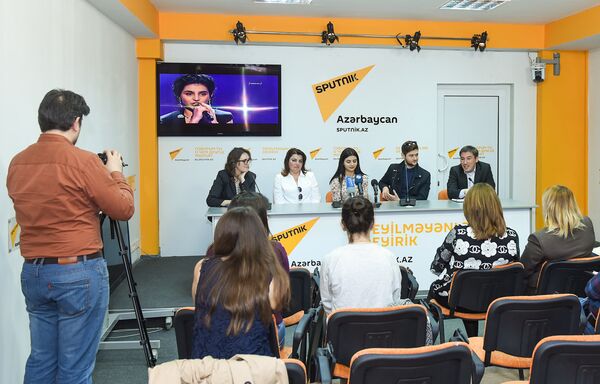 Пресс-конференция участницы проекта Ты супер! Парваны Алджановой - Sputnik Азербайджан