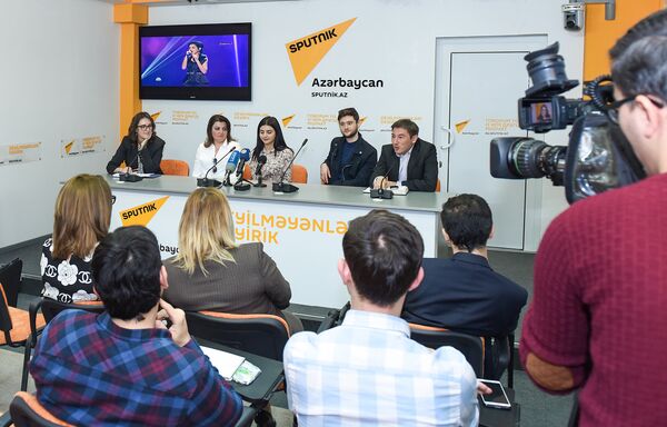 Пресс-конференция участницы проекта Ты супер! Парваны Алджановой - Sputnik Азербайджан