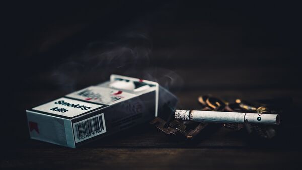 Пачка сигарет, фото из архива - Sputnik Azərbaycan