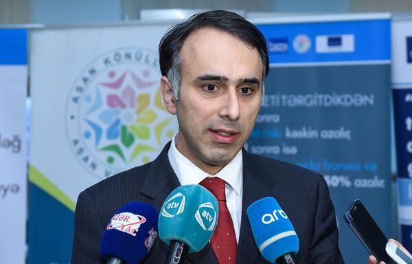 Заместитель начальника отдела человеческих ресурсов и тренинга Государственного агентства по оказанию услуг гражданам и социальным инновациям при Президенте АР Джахангир Гаджиев Заместитель начальника отдела человеческих ресурсов и тренинга Государственного агентства по оказанию услуг гражданам и социальным инновациям при Президенте АР Джахангир Гаджиев - Sputnik Азербайджан