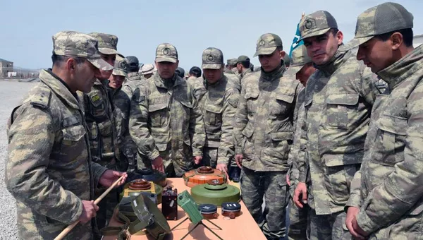 Проведена демонстрация вооружения, военной и специальной техники, которые будут применены на азербайджано-турецких совместных учениях - Sputnik Азербайджан
