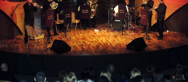 Выступление ансамбля духовых инструментов Baku Brass в Центре мугама в Баку Выступление ансамбля духовых инструментов Baku Brass в Центре мугама в Баку - Sputnik Азербайджан