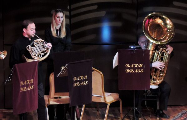 Выступление ансамбля духовых инструментов Baku Brass в Центре мугама в Баку - Sputnik Азербайджан