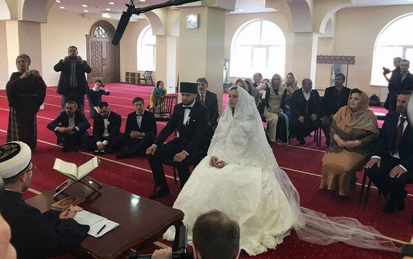 Церемония бракосочетания певицы Джамалы в Исламском культурном центре в Киеве - Sputnik Азербайджан