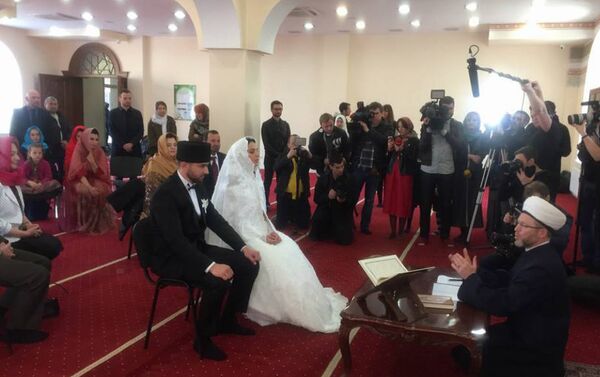 Церемония бракосочетания певицы Джамалы в Исламском культурном центре в Киеве - Sputnik Азербайджан