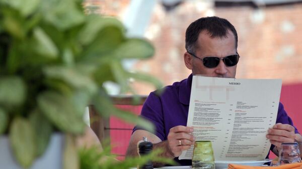 Мужчина в ресторане в Баку - Sputnik Азербайджан