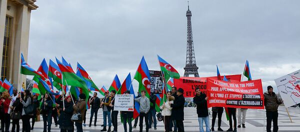 Акция протеста в Париже против визита Саргсяна во Францию, фото из архива Акция протеста в Париже против визита Саргсяна во Францию, фото из архива - Sputnik Азербайджан