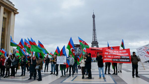 Акция протеста в Париже против визита Саргсяна во Францию, фото из архива - Sputnik Азербайджан