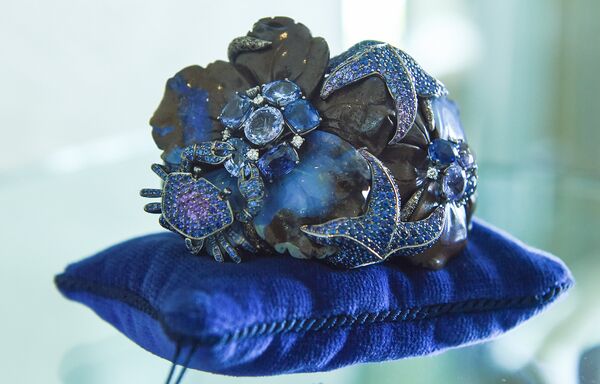 Уникальные ювелирные украшения со всего мира на выставке в Баку - Sputnik Азербайджан