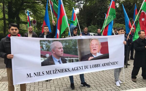 Акция протеста проживающих в Европе азербайджанцев перед зданием Совета Европы - Sputnik Азербайджан