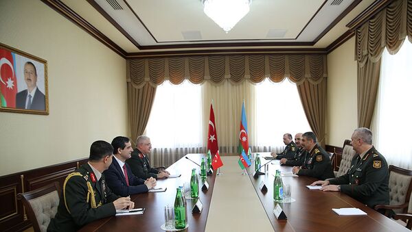 Обсуждены перспективы военного сотрудничества между Азербайджаном и Турцией - Sputnik Азербайджан