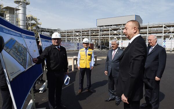 Президент Ильхам Алиев ознакомился с ходом работ по строительству карбамидного завода в Сумгайыте - Sputnik Азербайджан