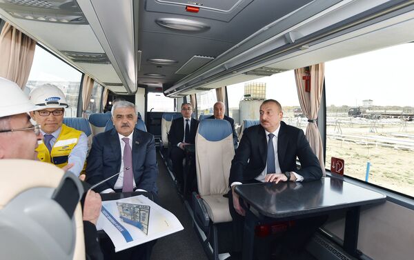 Президент Ильхам Алиев ознакомился с ходом работ по строительству карбамидного завода в Сумгайыте - Sputnik Азербайджан