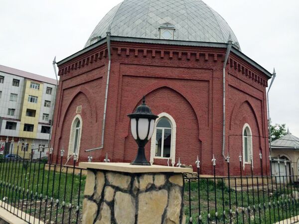 Джума-мечеть в Губе была построена в 1802 году местным жителем по имени Гази Исмаил Джума-мечеть в Губе была построена в 1802 году местным жителем по имени Гази Исмаил - Sputnik Азербайджан
