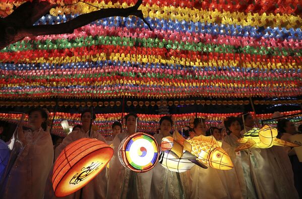 Фестиваль лотосовых фонарей в Южной Корее - Sputnik Азербайджан