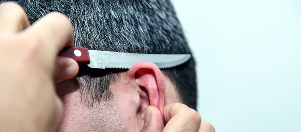 Мужчина с ножом в руке, фото из архива Мужчина с ножом в руке, фото из архива - Sputnik Азербайджан