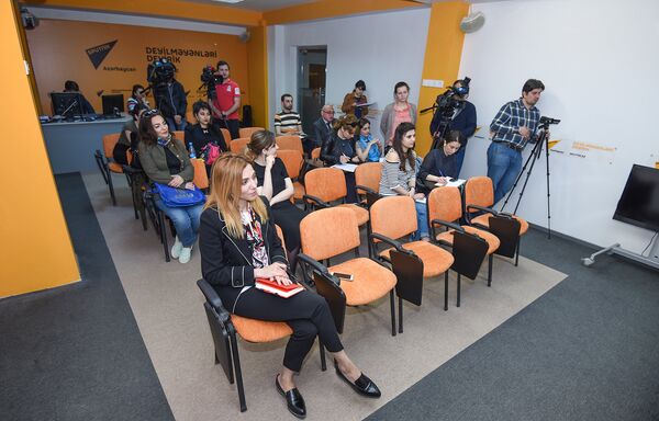 Пресс-конференция участницы проекта Ты супер! Хошгедем Мехтиевой - Sputnik Азербайджан