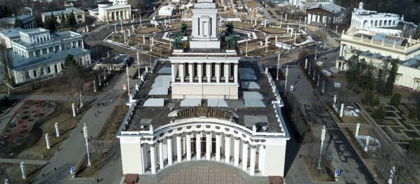 Общий вид территорию Выставки достижений народного хозяйства в Москве, фото из архива - Sputnik Азербайджан