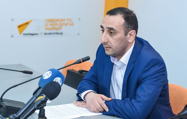 Директор Центра истории Кавказа, старший научный сотрудник Института права и прав человека Национальной академии наук Азербайджана Ризван Гусейнов в ходе видеомоста Бишкек — Баку — Минск — Тбилиси — Киев — Кишинев Директор Центра истории Кавказа, старший научный сотрудник Института права и прав человека Национальной академии наук Азербайджана Ризван Гусейнов в ходе видеомоста Бишкек — Баку — Минск — Тбилиси — Киев — Кишинев - Sputnik Азербайджан