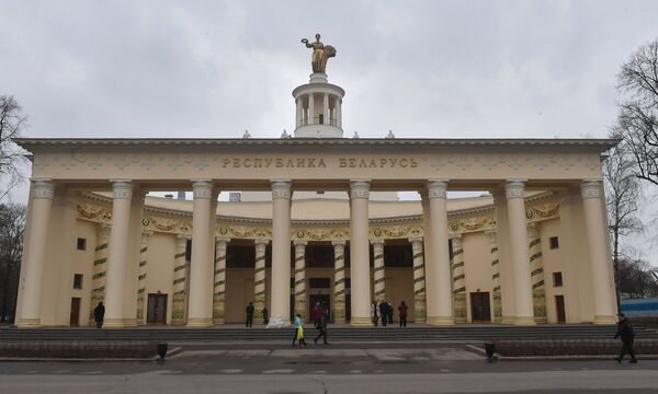 Павильон Республика Беларусь на территории Выставки достижений народного хозяйства в Москве Павильон Республика Беларусь на территории Выставки достижений народного хозяйства в Москве - Sputnik Азербайджан