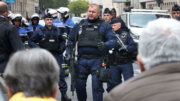 Fransa polisi paytaxt Parisin küçələrində, 7 may 2017-ci il - Sputnik Azərbaycan