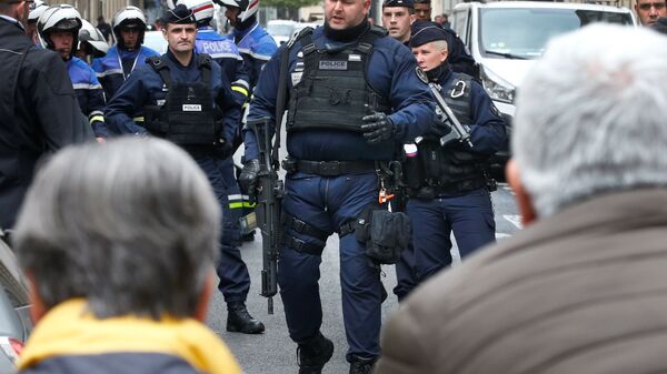 Fransa polisi paytaxt Parisin küçələrində, 7 may 2017-ci il - Sputnik Azərbaycan