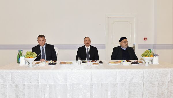 Президент Ильхам Алиев принял участие в церемонии поминовения видного ученого, академика Рафиги Алиевой - Sputnik Азербайджан